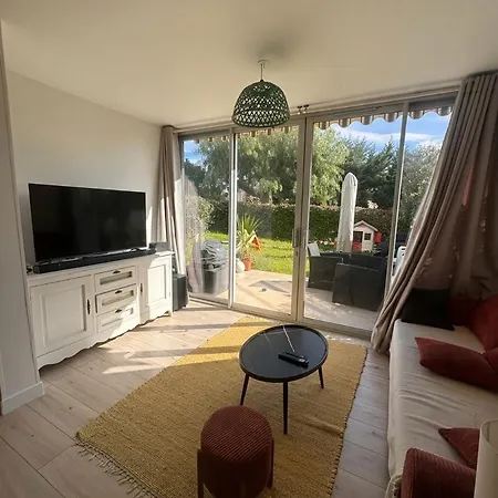Familial Pour Couple Avec 2 Enfants Avec Jardin Piscine Et Parking Recharge Véhicule électrique Apartamento *