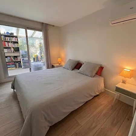 Familial Pour Couple Avec 2 Enfants Avec Jardin Piscine Et Parking Recharge Véhicule électrique